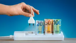 ÚRSO znižuje poplatky za elektrinu