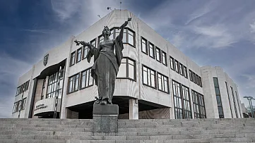 Poslanci opätovne schválili zákon o strategických investíciách. Zdroj: shutterstock.com/Stefan_Sutka