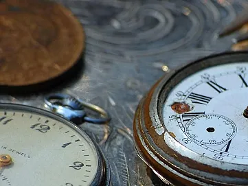 Čas života plynie každeému z nás.