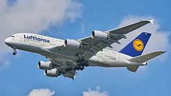 Zisk nemeckých aerolínií Lufthansa klesol