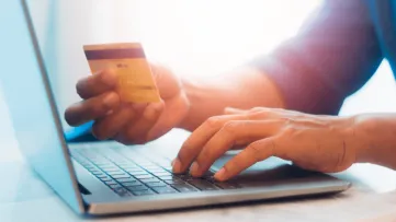 Banky budú overovať príjemcov