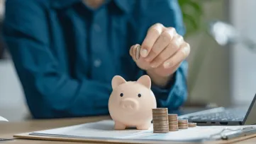 Slováci nechávajú 45 miliárd na účtoch