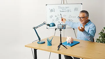 Finfluencer sa musí identifikovať