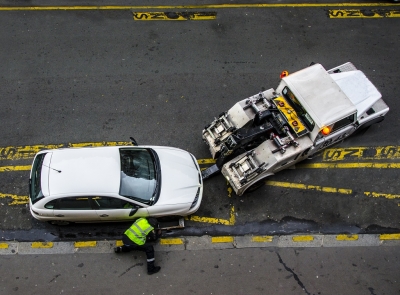 Mestský policajt a odťah vozidla